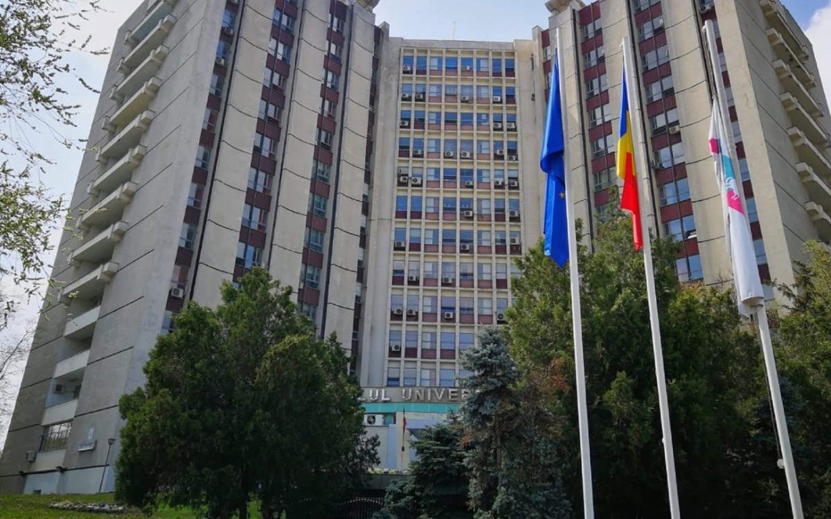 Un medic rezident de 28 de ani de la Spitalul Universitar din București s-ar fi aruncat de la etaj