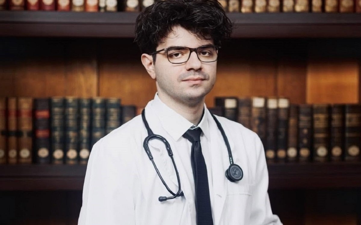 Faceți cunoștință cu studentul de 10. Călin a fost șef de promoție la Facultatea de Medicină din Iași, după ce timp de 6 ani a avut numai note de 10