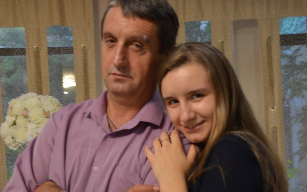 O nouă lovitură pentru familia Alexandrei Ivanov. Tatăl tinerei s-a stins la trei ani după moartea ei