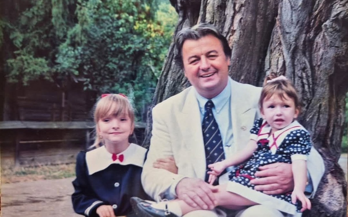 Fiicele lui Vadim Tudor, mesaj emoționant la comemorarea celor 11 ani de la moartea lui. Cum arată acum Lidia și Eugenia