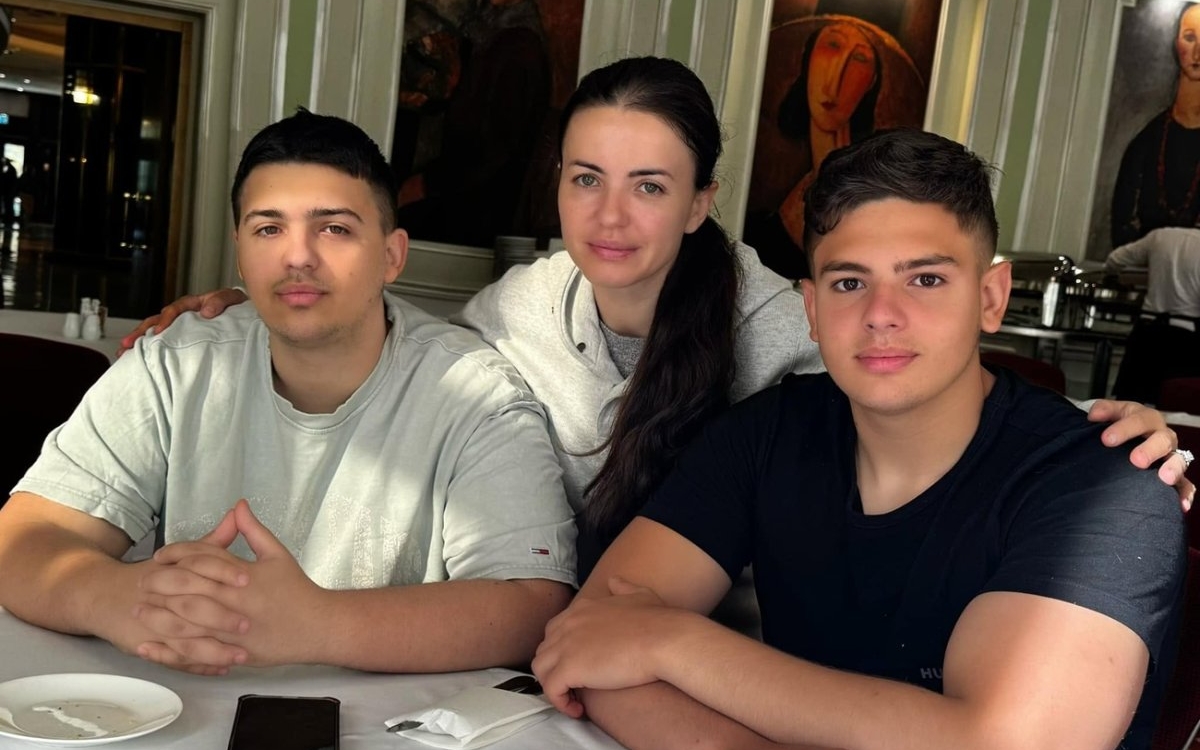 Mădălina Apostol a lăsat în urmă trei copii. Mesajul sfâșietor al unuia dintre fii după moartea ei: „Vreau să știți că nu a vrut să facă ce a făcut”