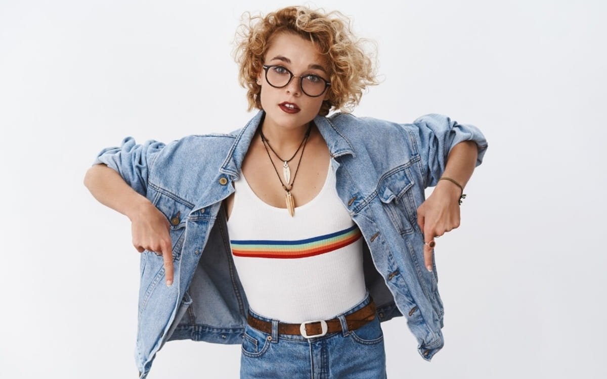 De ce moda anilor ’90 continuă să influențeze streetwear-ul contemporan?