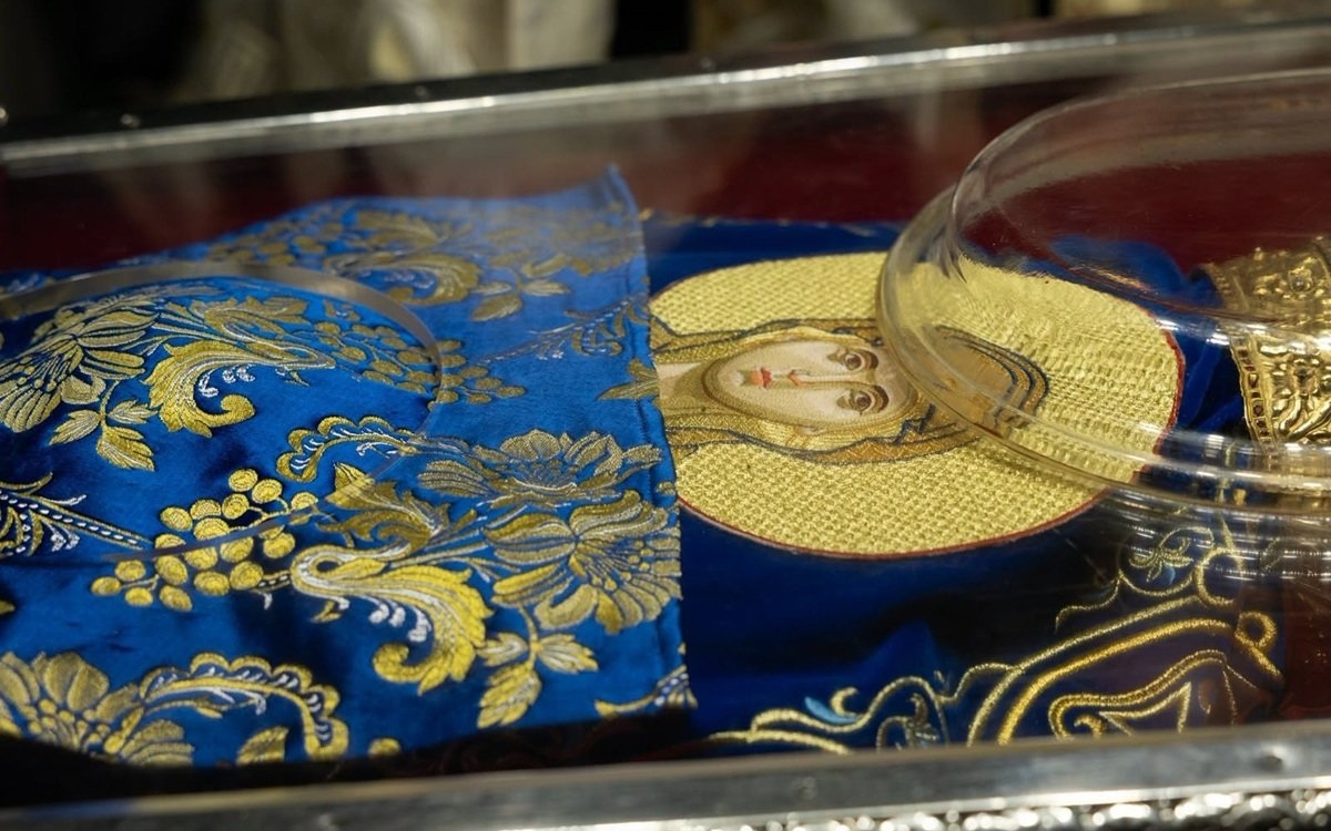 Blestemul moaștelor Sfintei Parascheva. Ce mesaj ascuns este scris pe veșmântul Cuvioasei