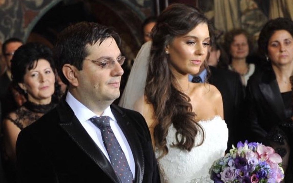 Nicolae Bănicioiu și soția lui și-au botezat tripleții. Petrecere spectaculoasă pentru Petru, Ioan și Matei: „De la rugăciuni la minuni”