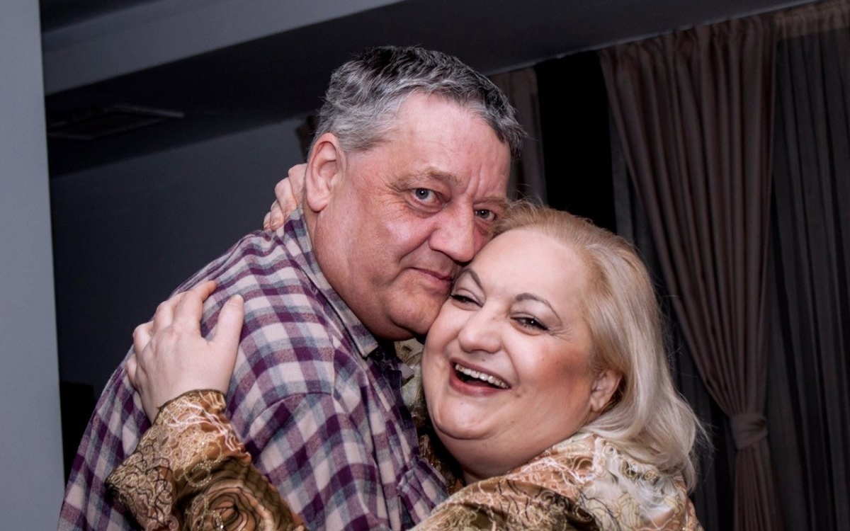 A trecut un an de la moartea Marinelei Chelaru și soțul ei încă nu-și găsește liniștea. „Întotdeauna îmi apare în vis cântând melodii pe care nu mi le mai cântase”