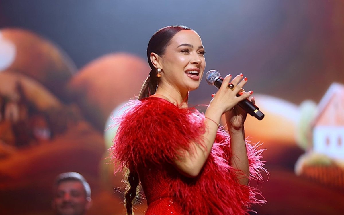 Vlăduța Lupău, imagine copleșitoare cu fiul ei cel mare, chiar înainte de un concert. „Pentru el nu contează aplauzele”