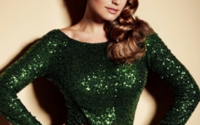 Kelly Brook este imaginea noii linii Partywear by New Look