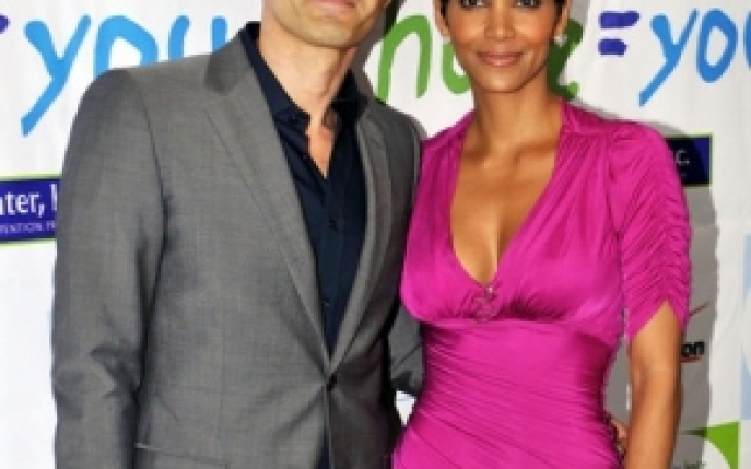 Halle Berry s-a logodit cu actorul Olivier Martinez