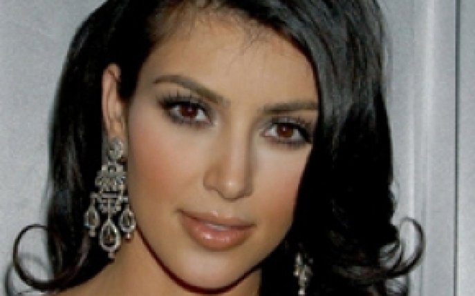 Kim Kardashian a dat in judecata The Gap pentru ca au folosit un model care ii seamana