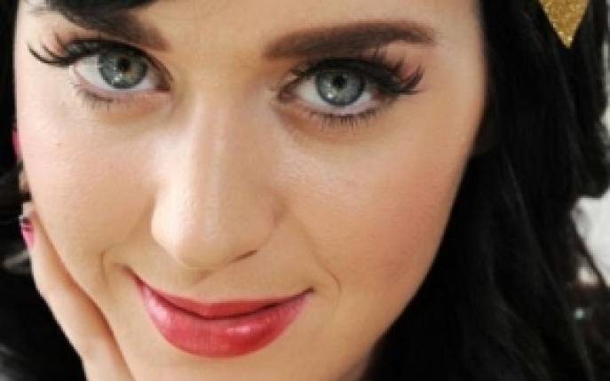 Katy Perry lanseaza propria colectie de gene false