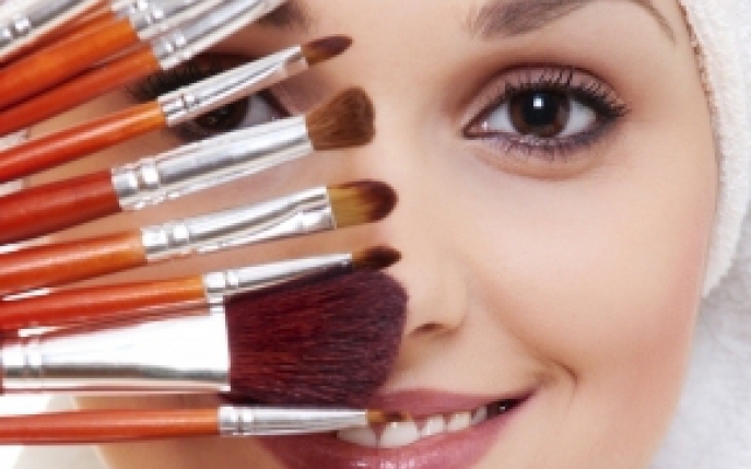 5 obiceiuri de make-up care iti pot afecta tenul