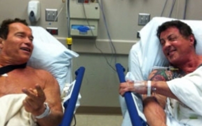 Schwarzenegger si Stallone, colegi pe patul de spital