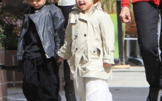 Gemenii lui Brad Pitt si Angelina Jolie sunt copiile lor fidele. Iata cum arata! 