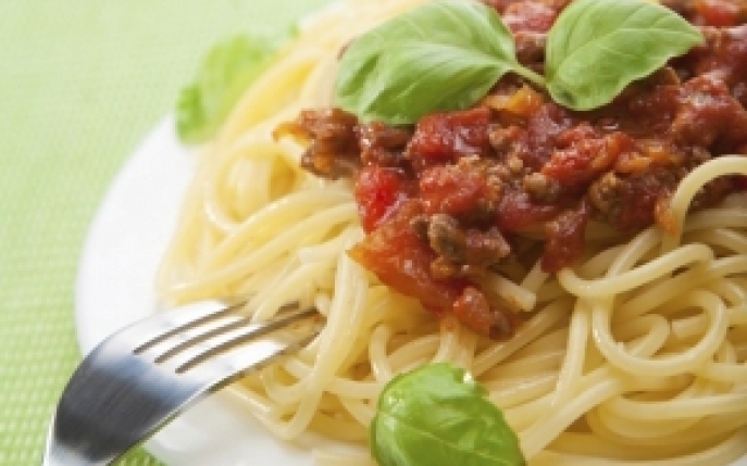 Pranz delicios: Spaghete cu pui si parmezan