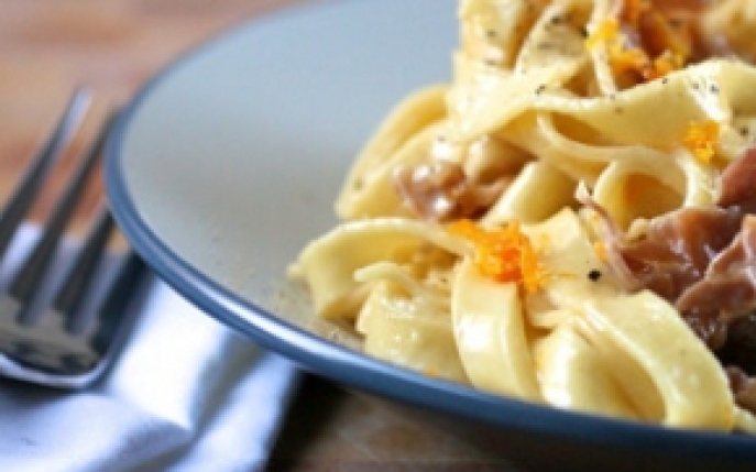 Tagliatelle a la Hudson cu lamaie si prosciuto