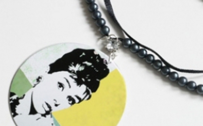 Poarta o tinuta frumoasa la V for Vintage si te vom premia cu un set de accesorii Mihaela Zvinca