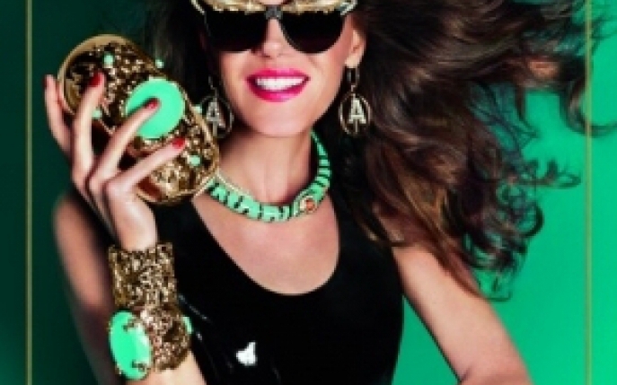 Anna dello Russo la H&M - Transforma o zi obisnuita intr-un spectacol de moda