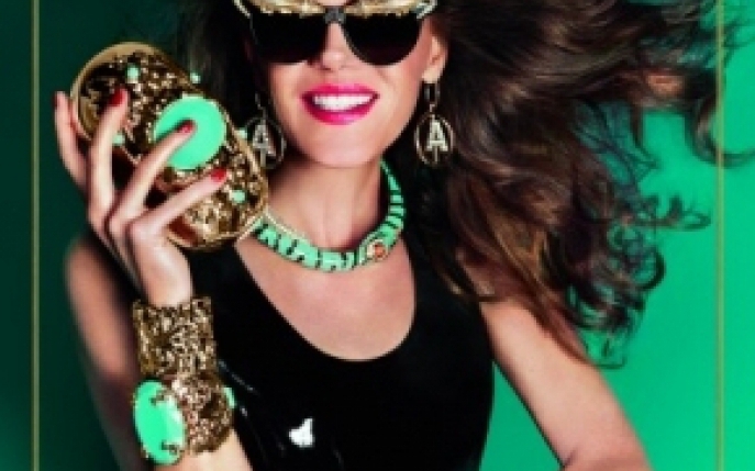 Anna dello Russo la H&M  - Transforma o zi obisnuita intr-un spectacol de moda