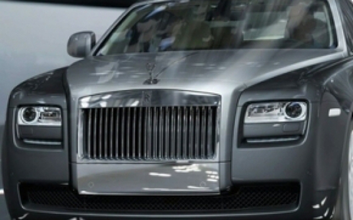Iata care este automobilul de lux al anului 2012!
