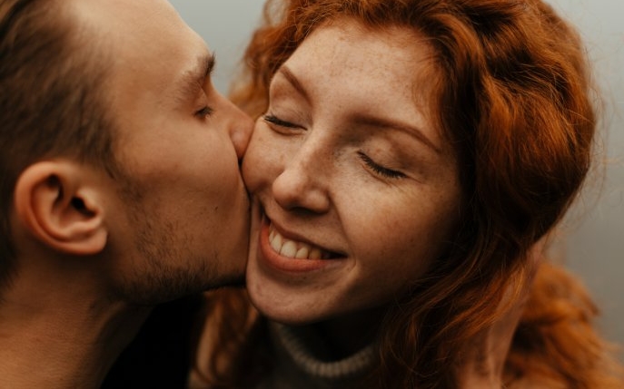 9 defecte feminine pe care barbatii le adora
