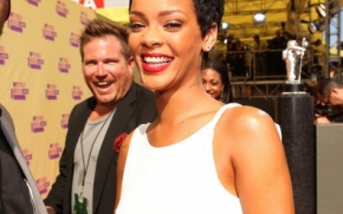 Rihanna si Chris Brown: Se iubesc si se bat cu acordul socrului?