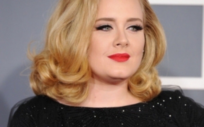 Adele, proaspata mamica, atacata de anti-fani! 