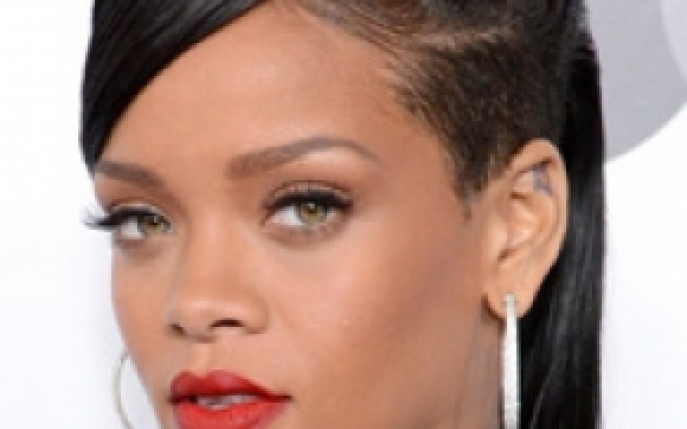 Rihanna arata la fel ca la 18 ani! 