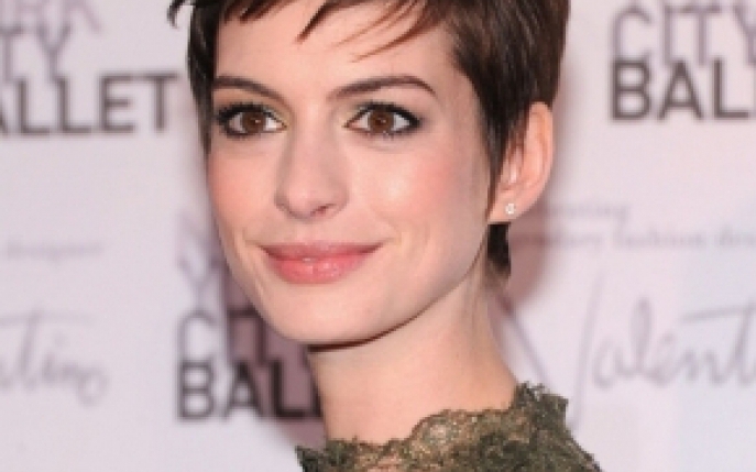 Anne Hathaway s-a infometat! 