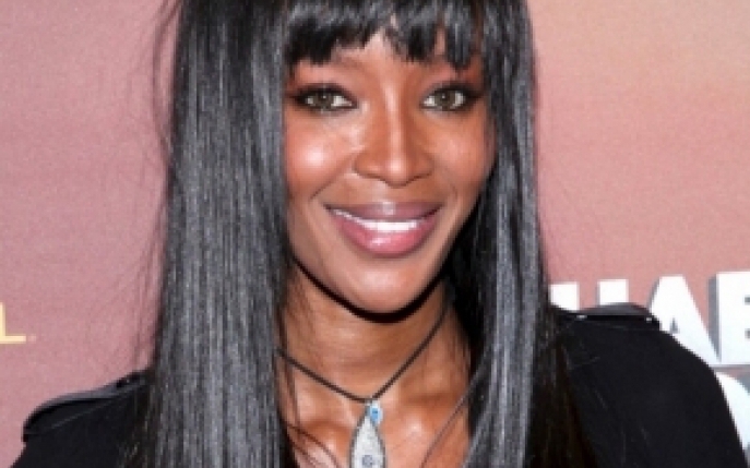 Naomi Campbell a ajuns in scaunul cu rotile