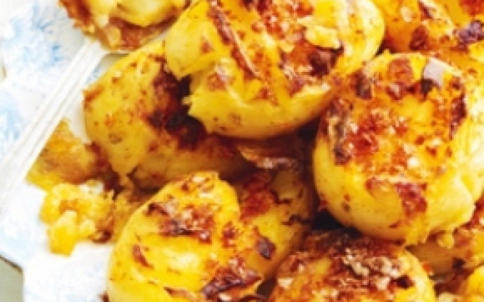 Cartofi copti cu paprika si lamaie
