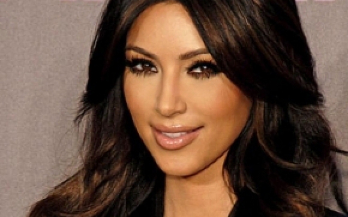 Kim Kardashian si-a luat un pistol cu diamante