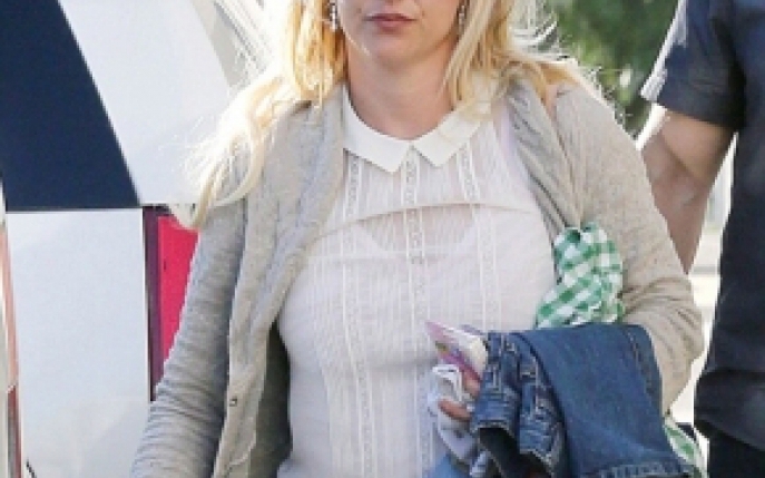 Britney Spears cu si fara retusuri in Photoshop