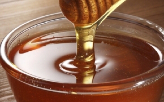 8 tratamente naturiste cu miere pentru fata 