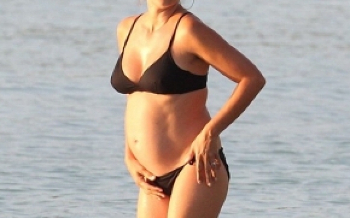Primele poze cu burtica lui Penelope Cruz
