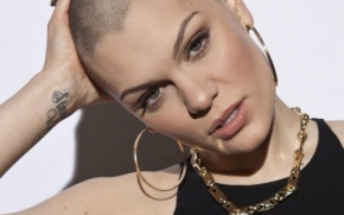 Jessie J s-a ras in cap!