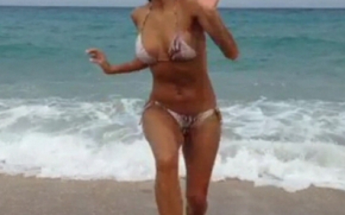 Nicole Scherzinger in costum de baie 