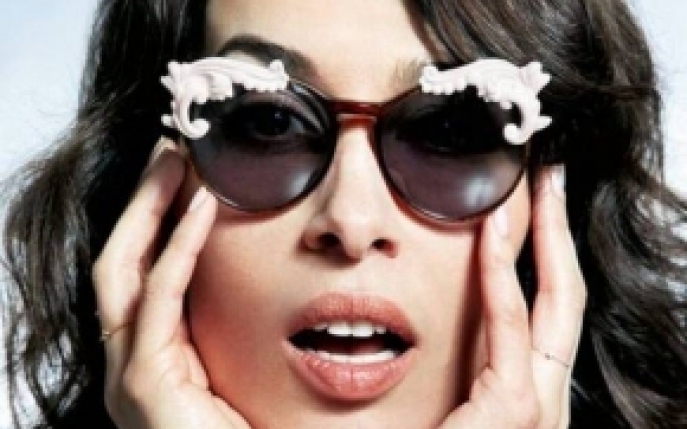 Must-have: Ochelarii de soare accesorizati!