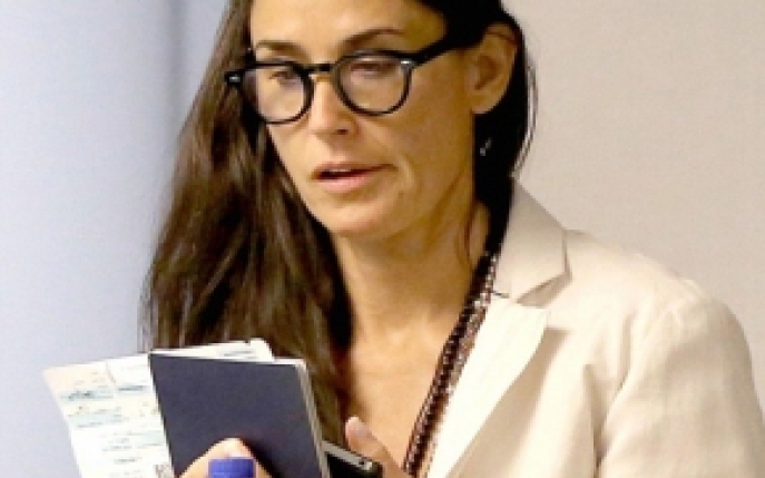 Demi Moore, fara riduri la 50 de ani