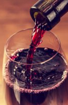 Te relaxezi cu alcool înainte de somn