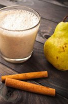 Prepară un shake cu pere şi păpădie