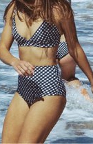 Costum de baie retro, cu pătrăţele
