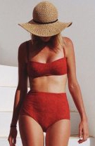 Costum de baie cu slip cu talie înaltă