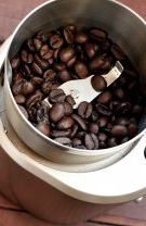 Curățarea aparatului de măcinat cafea