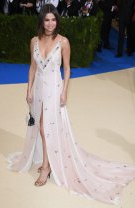 Bine: Selena Gomez în Coach