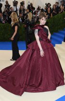 Prost: Lena Dunham în Elizabeth Kennedy