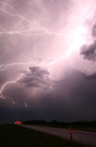 Nu sta sub structuri grele în caz de tornadă