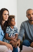 Este atât de evident, încât familia începe să observe