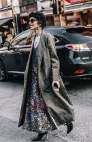 Poartă o rochie maxi