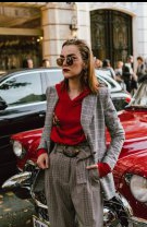 Costum în stil androgin
