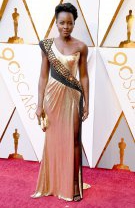 Locul 5: Lupita Nyong'o în Atelier Versace